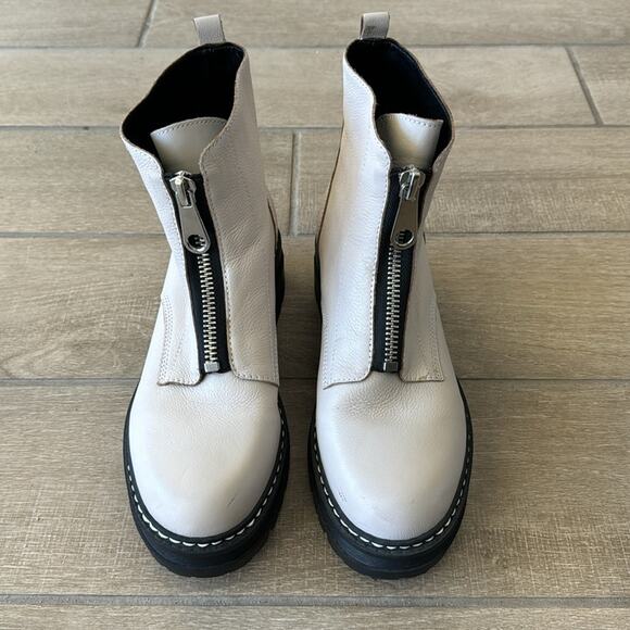 Marc Fisher LTD Paralee Lug-Sole Zip Cream Combat Boots Size: 9 - Picture 2 of 8